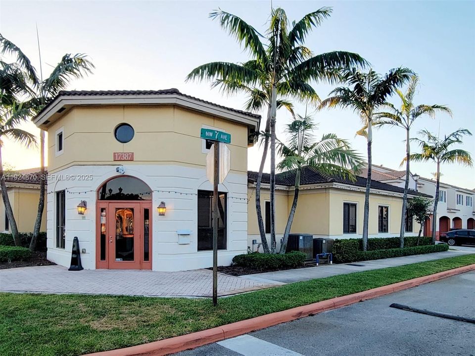 В аренду: $2,400 (2 спален, 2 ванн, 1140 Квадратных фут)