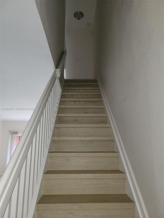 В аренду: $2,400 (2 спален, 2 ванн, 1140 Квадратных фут)