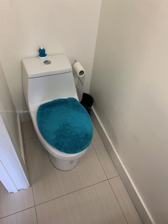 For Rent: $2,400 (2 beds, 1 baths, 936 Square Feet)