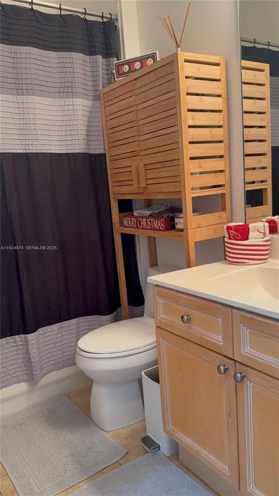 出租: $6,000 (4 贝兹, 3 浴室, 2180 平方英尺)