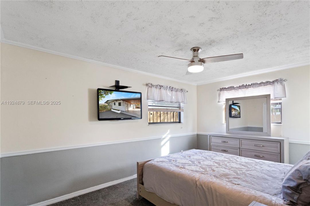 待售: $475,000 (4 贝兹, 2 浴室, 1715 平方英尺)