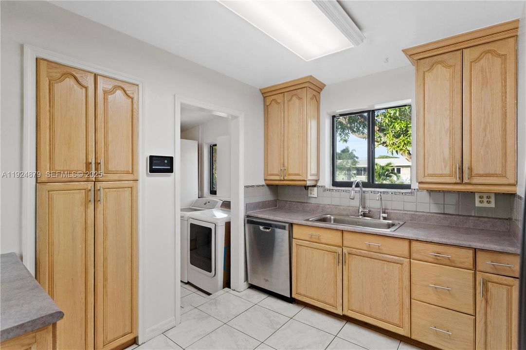 待售: $475,000 (4 贝兹, 2 浴室, 1715 平方英尺)