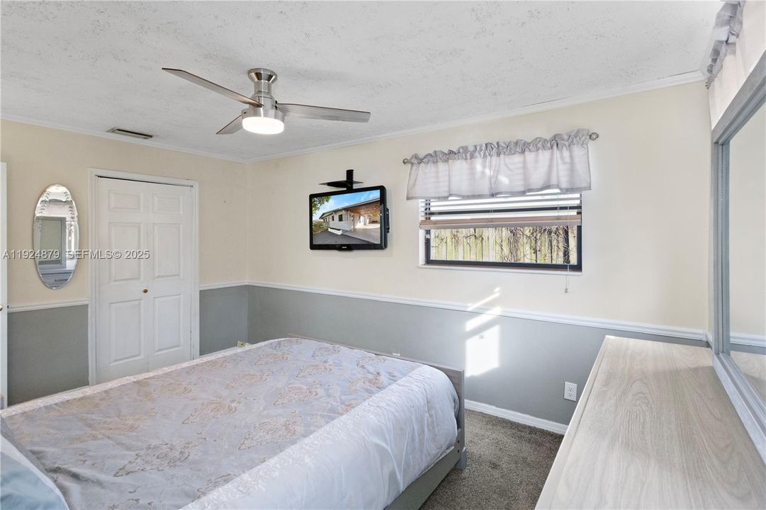 待售: $475,000 (4 贝兹, 2 浴室, 1715 平方英尺)