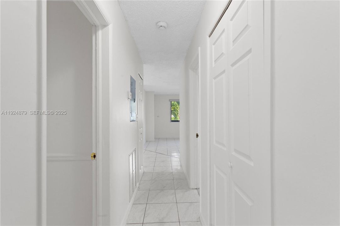 待售: $475,000 (4 贝兹, 2 浴室, 1715 平方英尺)