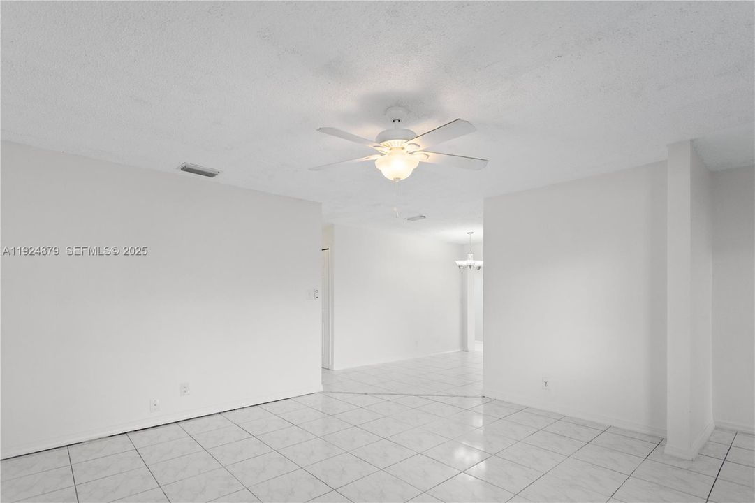 待售: $475,000 (4 贝兹, 2 浴室, 1715 平方英尺)