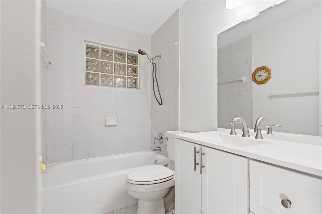 待售: $475,000 (4 贝兹, 2 浴室, 1715 平方英尺)