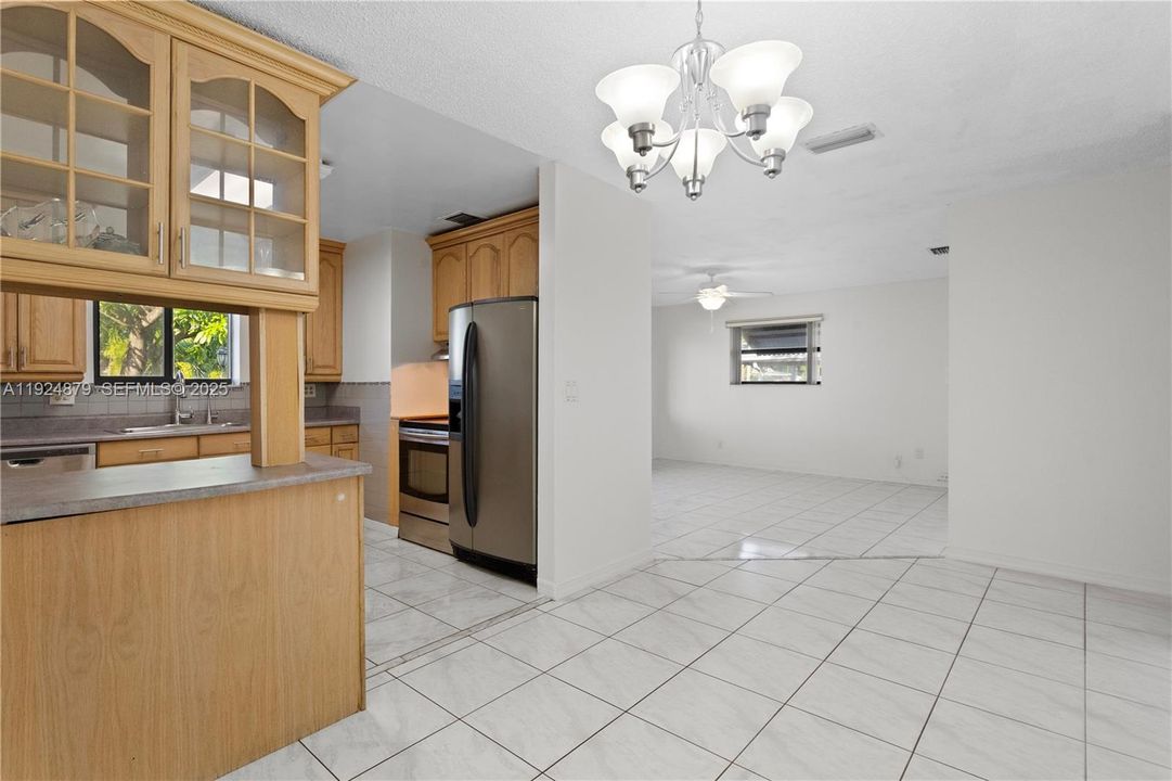 待售: $475,000 (4 贝兹, 2 浴室, 1715 平方英尺)