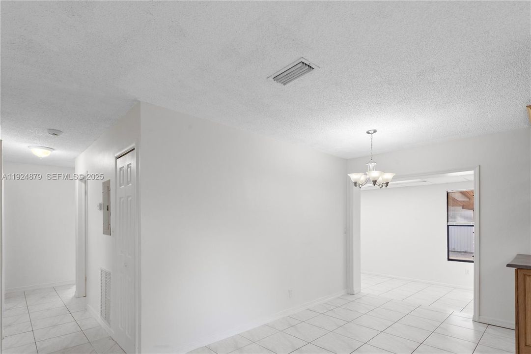 待售: $475,000 (4 贝兹, 2 浴室, 1715 平方英尺)