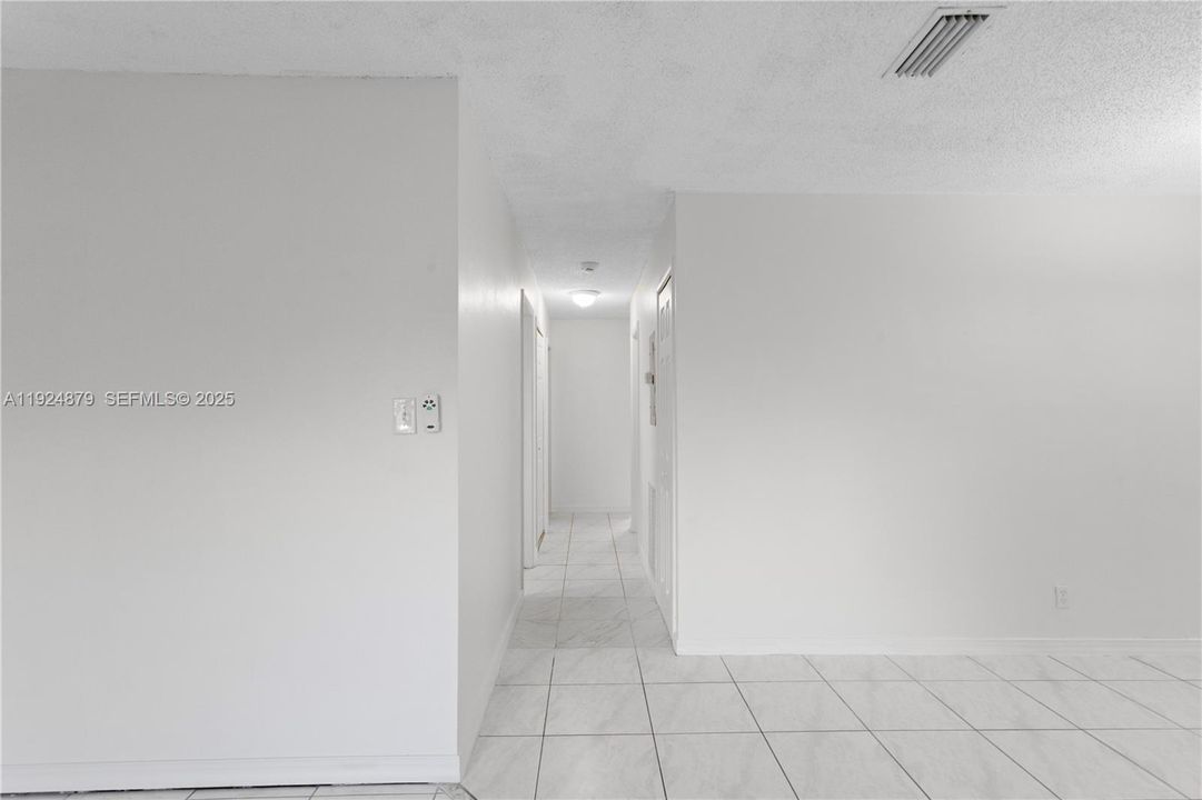 待售: $475,000 (4 贝兹, 2 浴室, 1715 平方英尺)