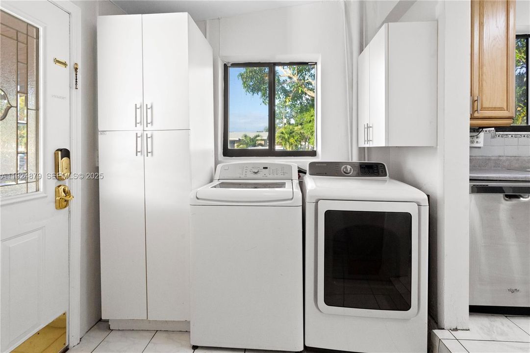 待售: $475,000 (4 贝兹, 2 浴室, 1715 平方英尺)