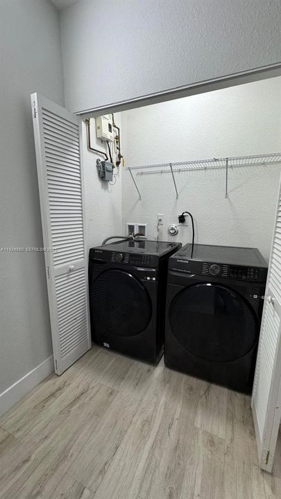 В аренду: $3,100 (3 спален, 1 ванн, 1652 Квадратных фут)