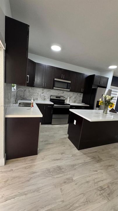 В аренду: $3,100 (3 спален, 1 ванн, 1652 Квадратных фут)