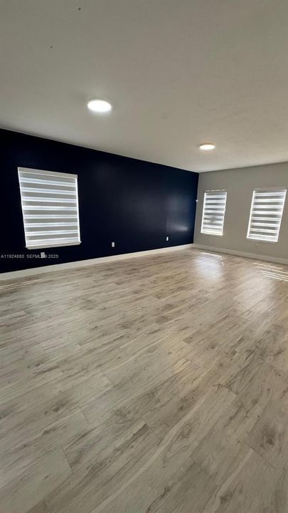 В аренду: $3,100 (3 спален, 1 ванн, 1652 Квадратных фут)