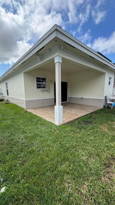 В аренду: $3,100 (3 спален, 1 ванн, 1652 Квадратных фут)