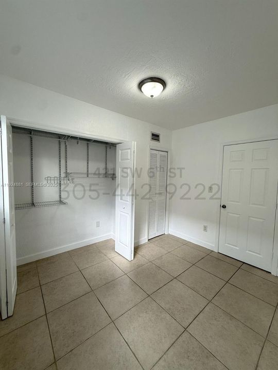 For Rent: $1,700 (1 beds, 1 baths, 5054 Square Feet)