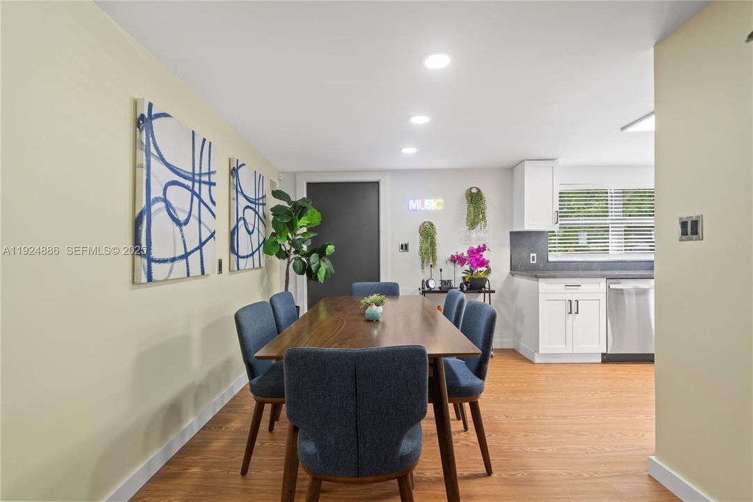 В аренду: $3,700 (3 спален, 2 ванн, 1590 Квадратных фут)