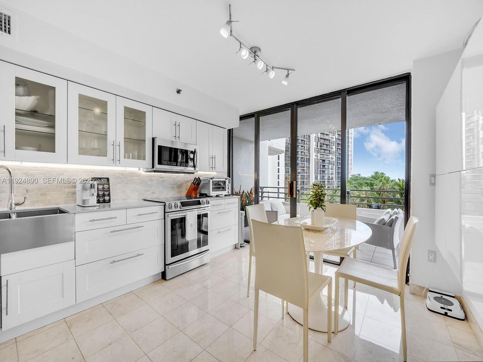 For Rent: $5,100 (2 beds, 2 baths, 1400 Square Feet)