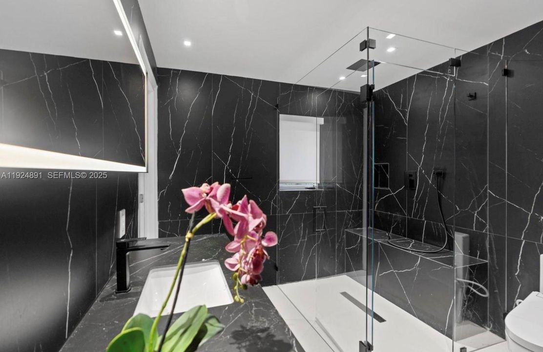 待售: $3,999,999 (5 贝兹, 4 浴室, 3592 平方英尺)