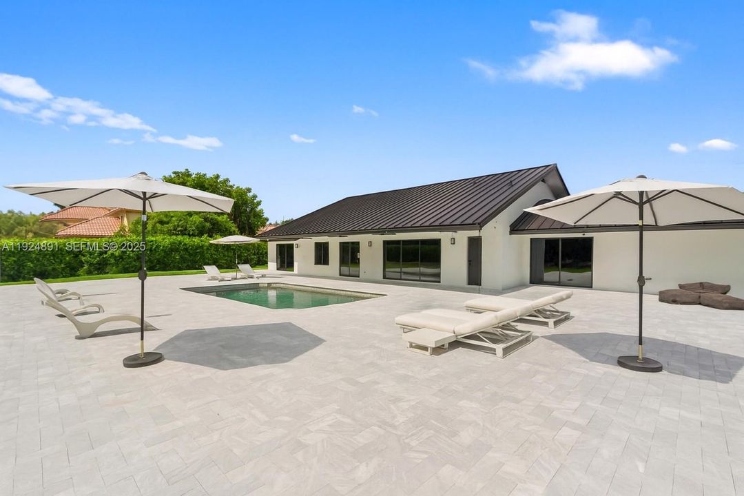 待售: $3,999,999 (5 贝兹, 4 浴室, 3592 平方英尺)