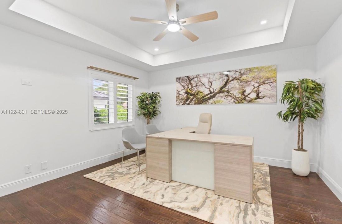 This is the 5th bedroom with no closet, currently use as office.