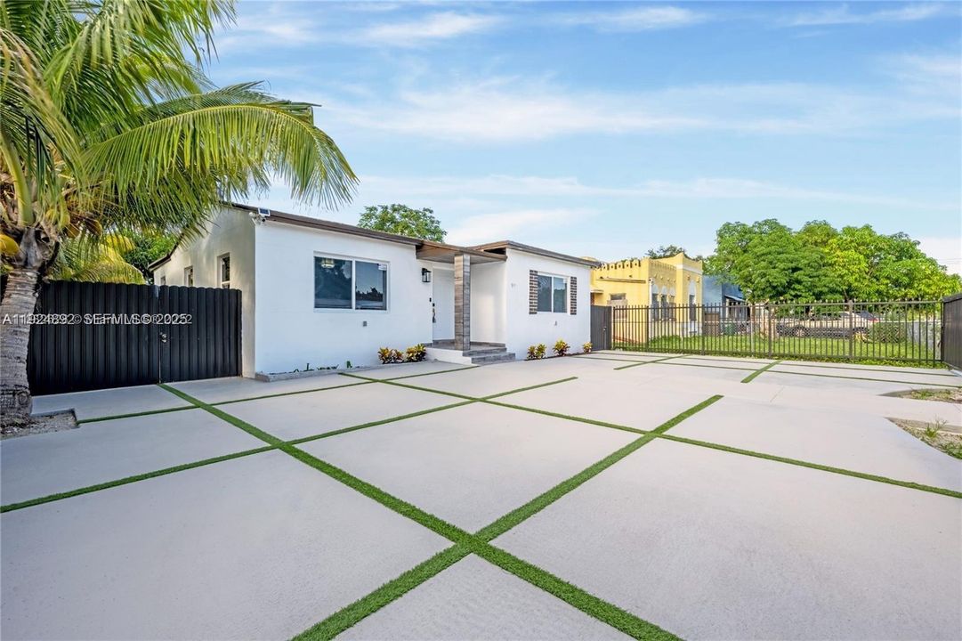 For Rent: $2,500 (3 beds, 1 baths, 1288 Square Feet)