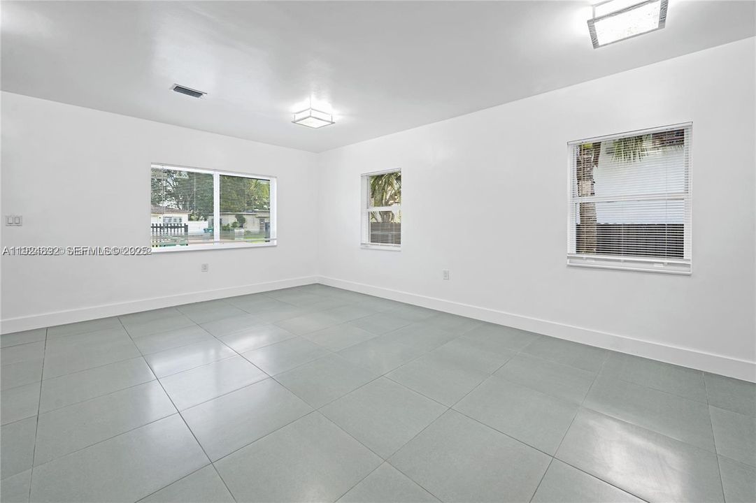 For Rent: $2,500 (3 beds, 1 baths, 1288 Square Feet)