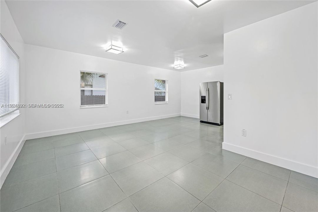 For Rent: $2,500 (3 beds, 1 baths, 1288 Square Feet)