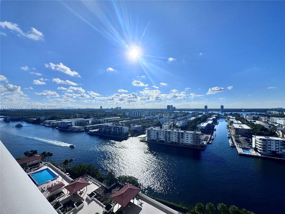 出租: $3,300 (2 贝兹, 2 浴室, 1008 平方英尺)