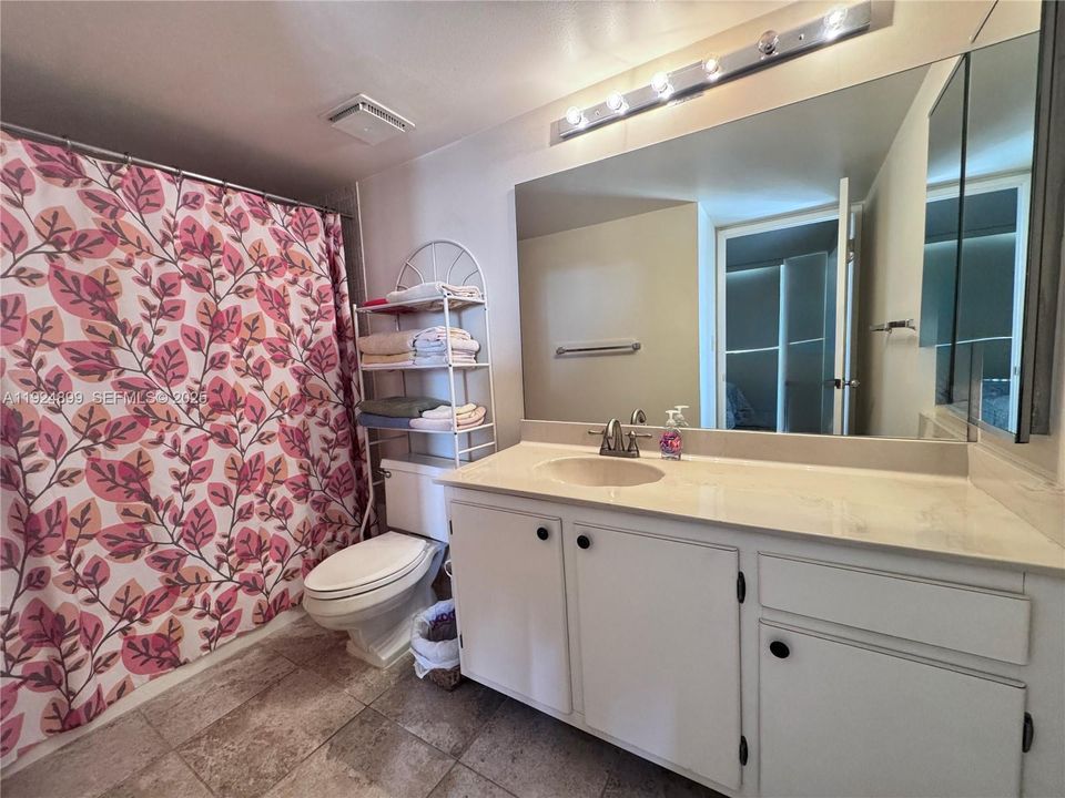 出租: $3,300 (2 贝兹, 2 浴室, 1008 平方英尺)