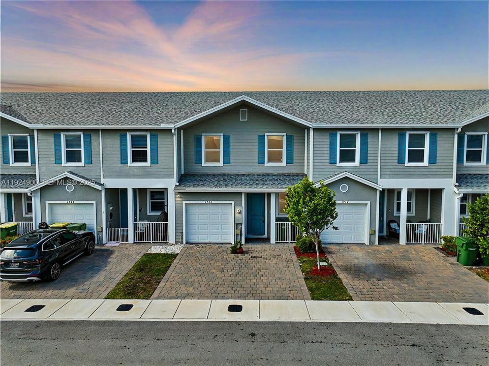 For Sale: $322,000 (3 beds, 2 baths, 1488 Square Feet)