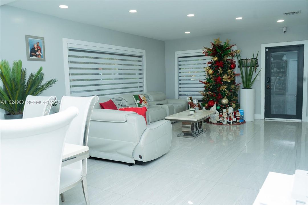 For Sale: $950,000 (3 beds, 2 baths, 1995 Square Feet)