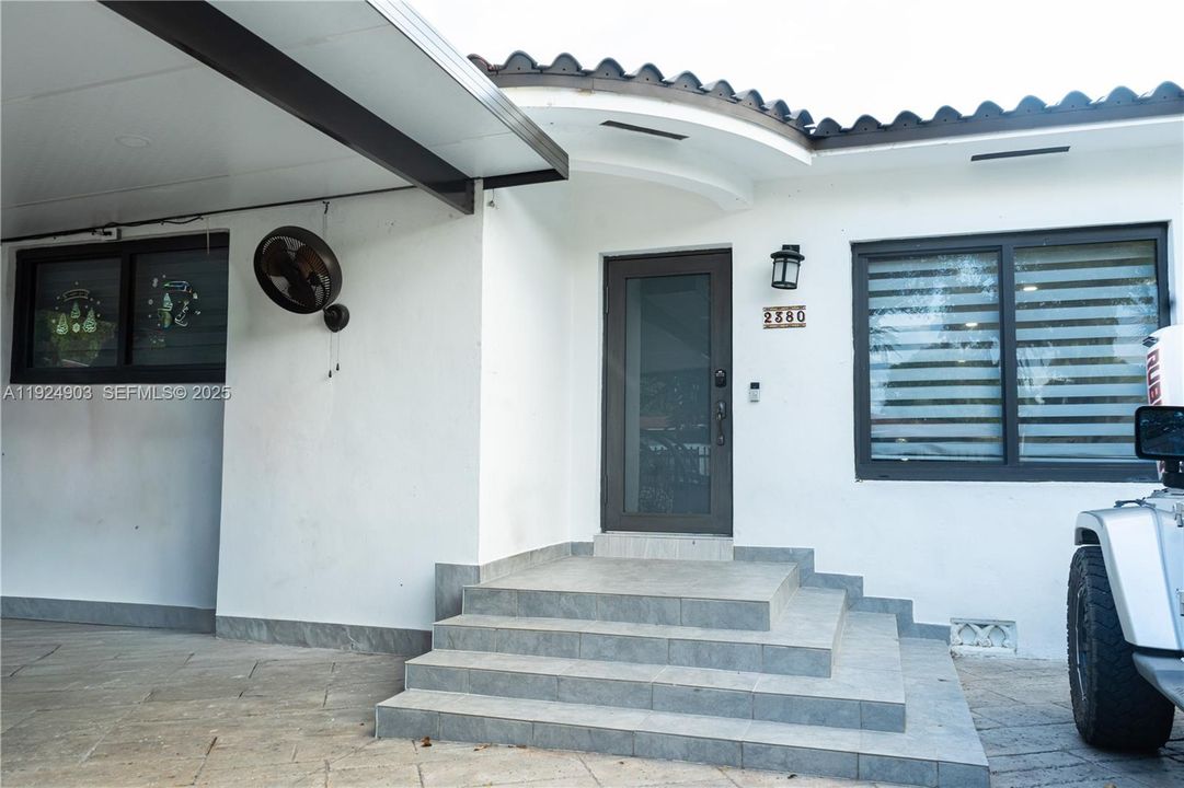 For Sale: $950,000 (3 beds, 2 baths, 1995 Square Feet)