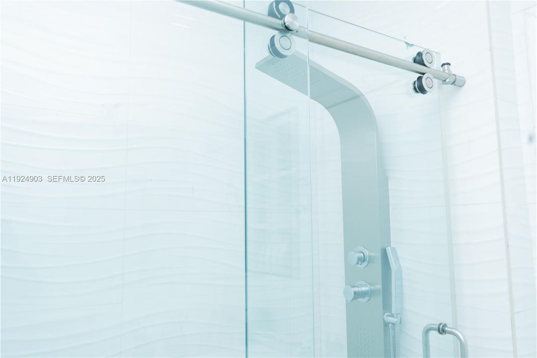 For Sale: $950,000 (3 beds, 2 baths, 1995 Square Feet)