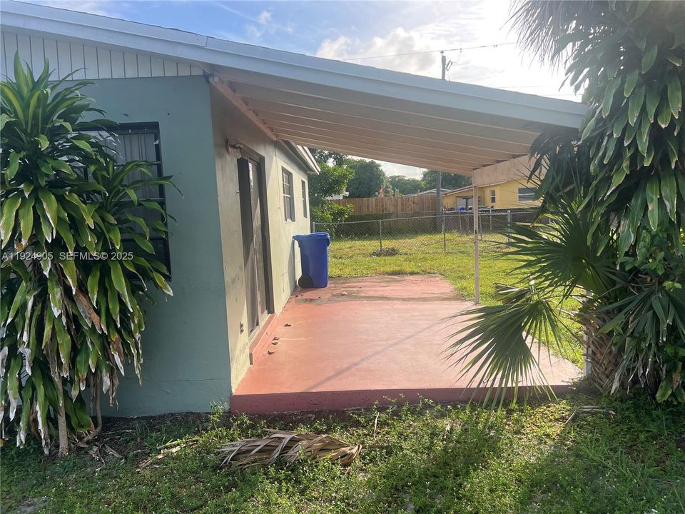 For Sale: $349,900 (3 beds, 2 baths, 1040 Square Feet)