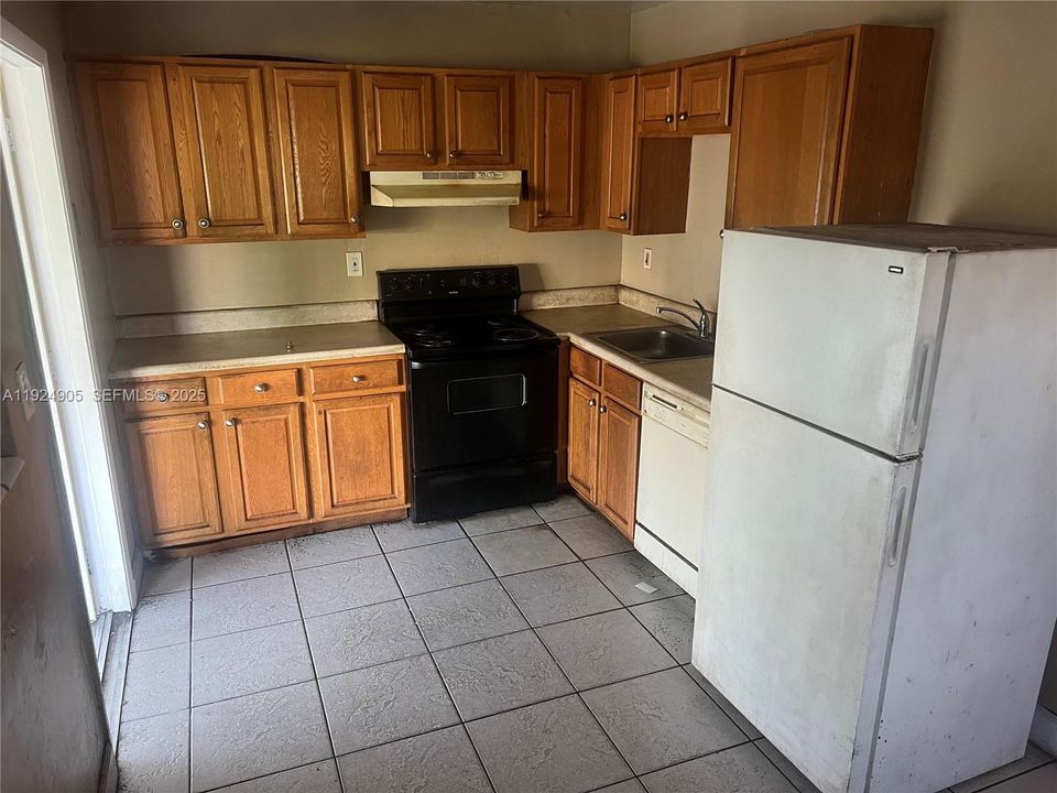 For Sale: $349,900 (3 beds, 2 baths, 1040 Square Feet)