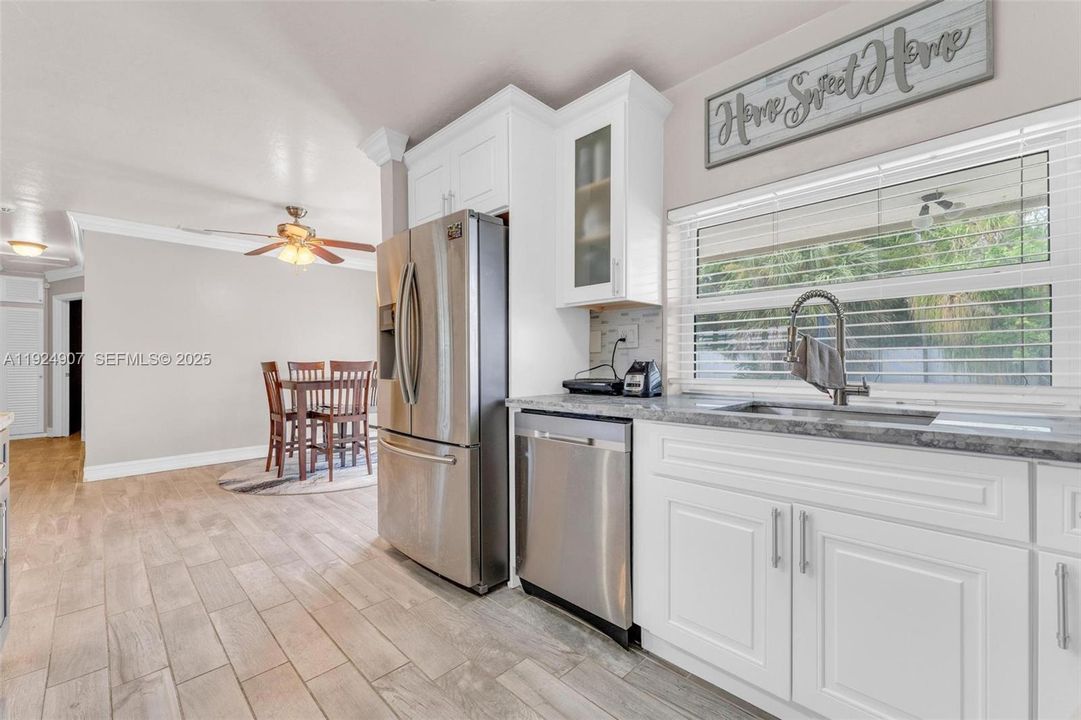 For Sale: $575,000 (3 beds, 2 baths, 1096 Square Feet)