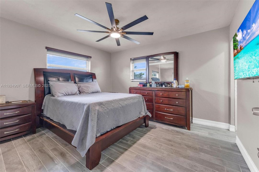 For Sale: $575,000 (3 beds, 2 baths, 1096 Square Feet)