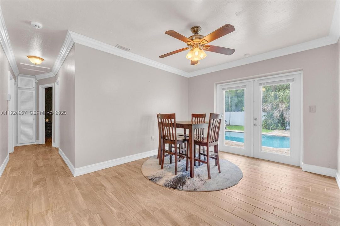 For Sale: $575,000 (3 beds, 2 baths, 1096 Square Feet)