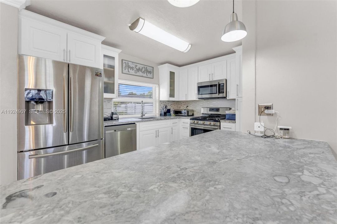 For Sale: $575,000 (3 beds, 2 baths, 1096 Square Feet)