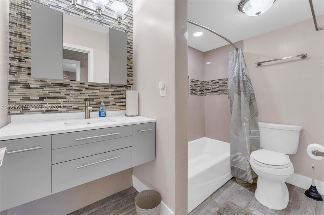 For Sale: $575,000 (3 beds, 2 baths, 1096 Square Feet)