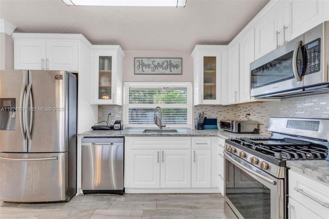 For Sale: $575,000 (3 beds, 2 baths, 1096 Square Feet)