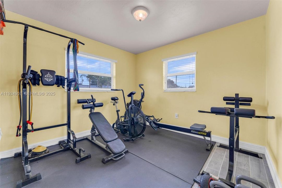 For Sale: $575,000 (3 beds, 2 baths, 1096 Square Feet)