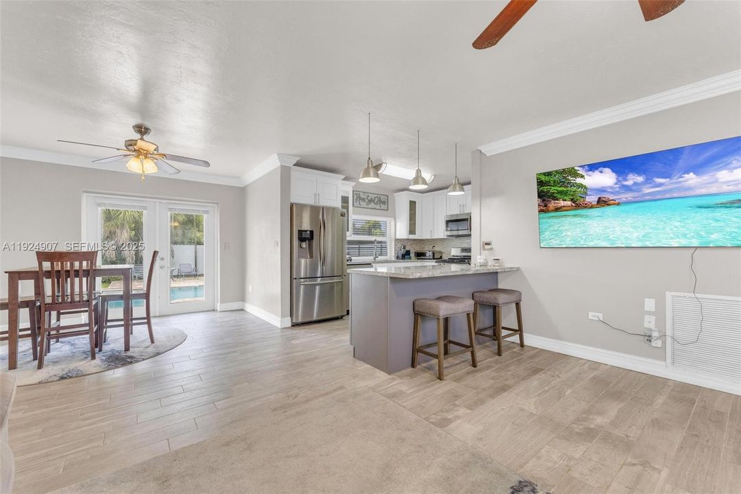 For Sale: $575,000 (3 beds, 2 baths, 1096 Square Feet)