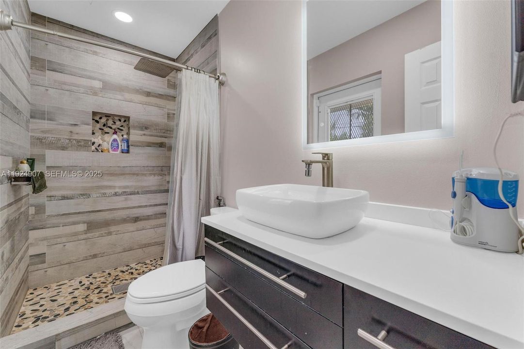 For Sale: $575,000 (3 beds, 2 baths, 1096 Square Feet)