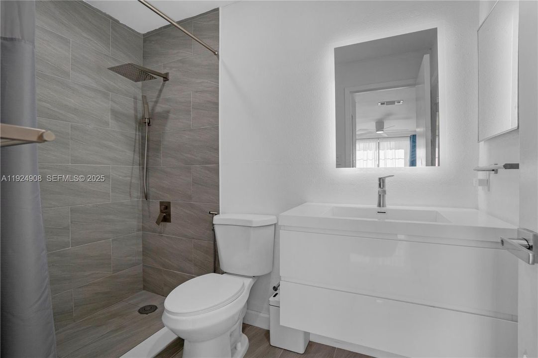 For Rent: $2,500 (3 beds, 2 baths, 1305 Square Feet)