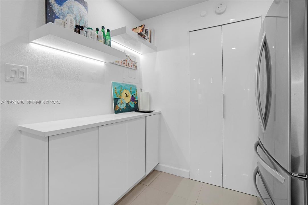 For Rent: $2,500 (3 beds, 2 baths, 1305 Square Feet)