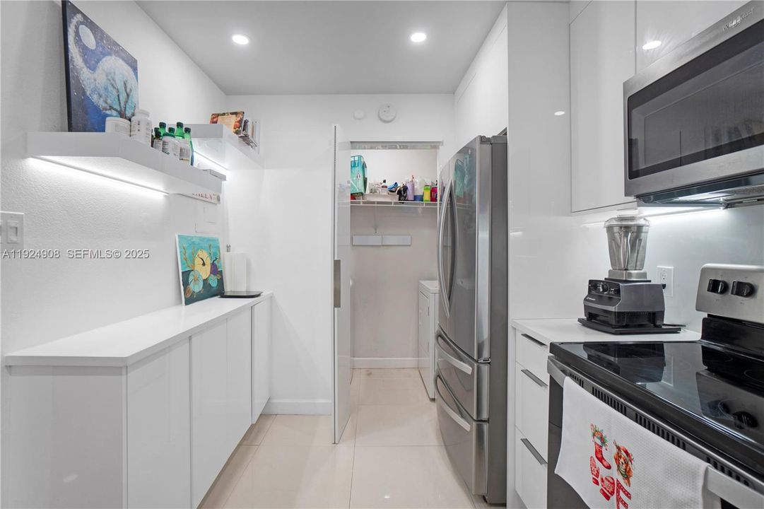 For Rent: $2,500 (3 beds, 2 baths, 1305 Square Feet)