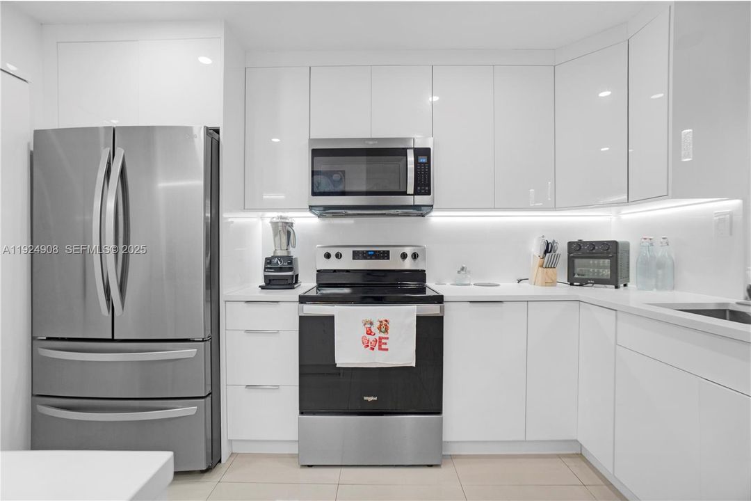 For Rent: $2,500 (3 beds, 2 baths, 1305 Square Feet)