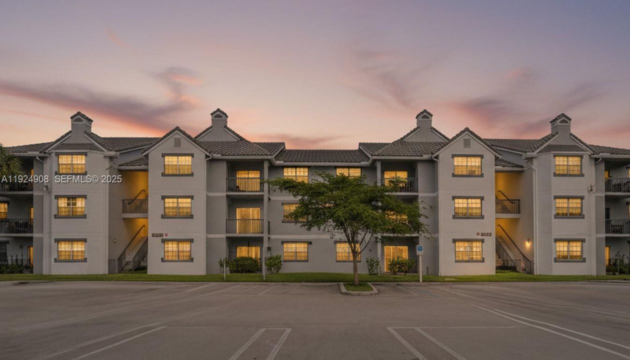 For Rent: $2,500 (3 beds, 2 baths, 1305 Square Feet)