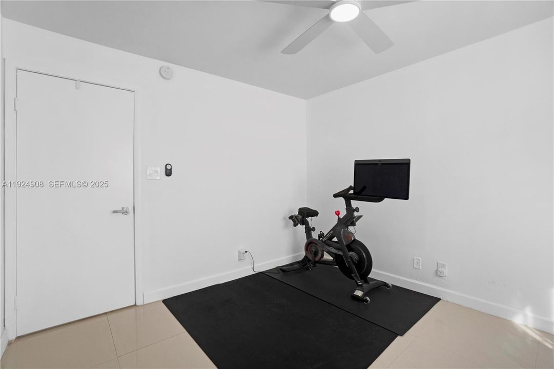 For Rent: $2,500 (3 beds, 2 baths, 1305 Square Feet)